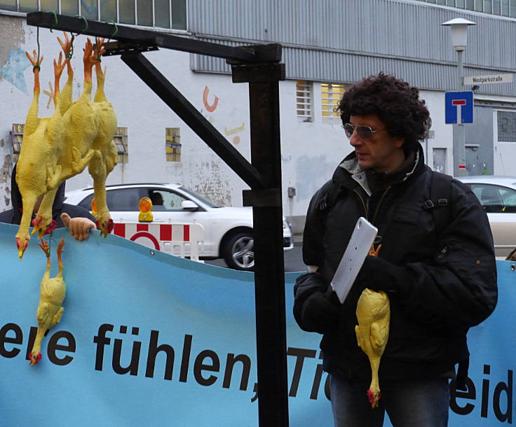 © www.mutbuergerdokus.de: Protest gegen Wiesenhof-Kooperation mit Atze Schröder