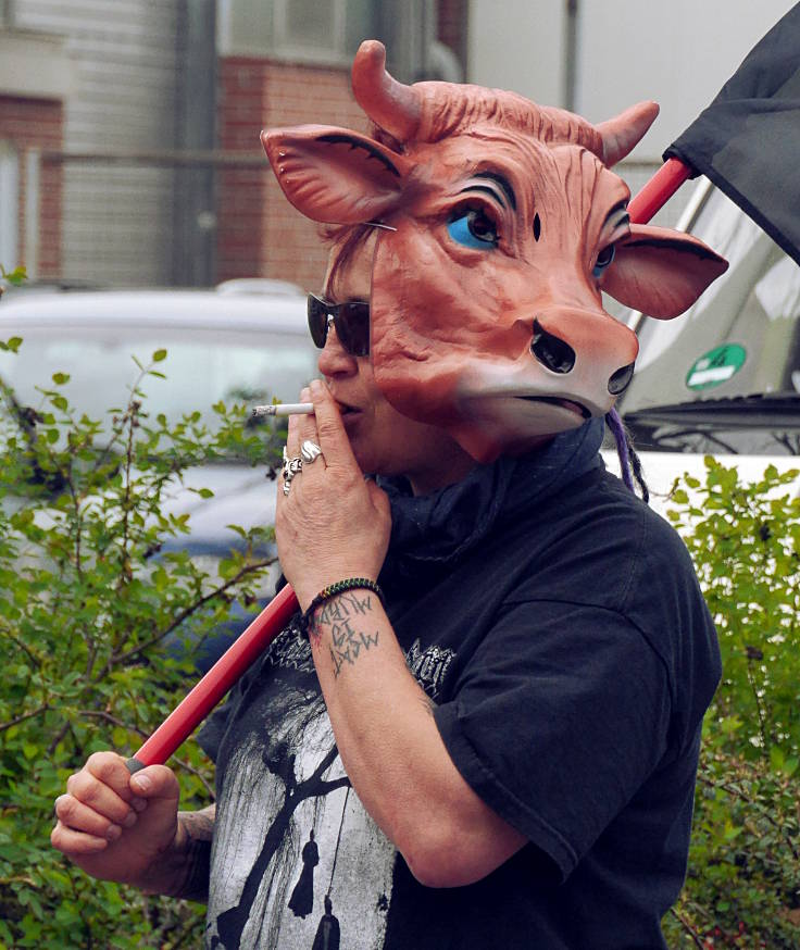 © www.mutbuergerdokus.de: 6. Mahnwache vor dem Schlachthof Viersen