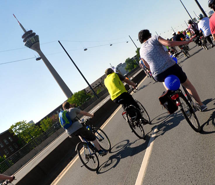 © www.mutbuergerdokus.de: 'Fahrradsternfahrt NRW'