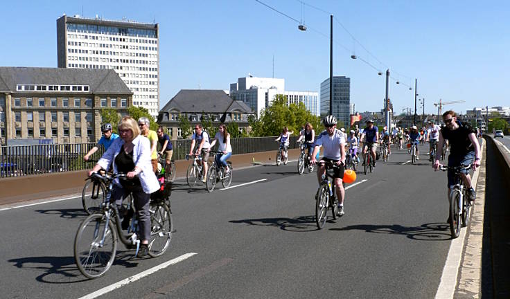 © www.mutbuergerdokus.de: 'Fahrradsternfahrt NRW'