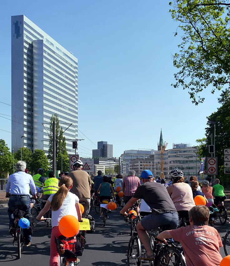 © www.mutbuergerdokus.de: 'Fahrradsternfahrt NRW'