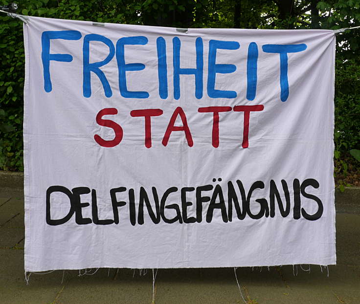 © www.mutbuergerdokus.de: Mahnwache gegen das Delfinarium