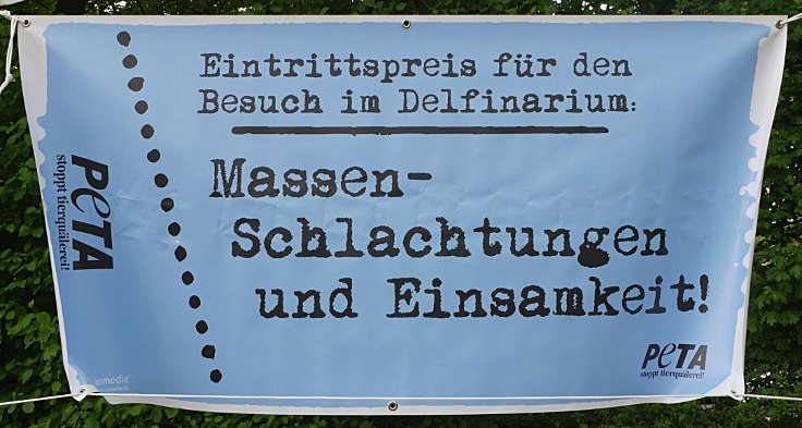 © www.mutbuergerdokus.de: Mahnwache gegen das Delfinarium