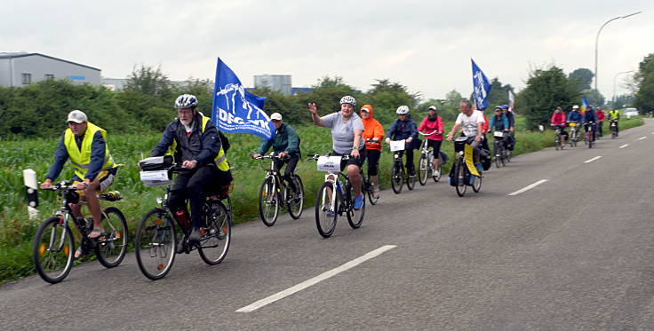 © www.mutbuergerdokus.de: 'FriedensFahrradtour NRW'