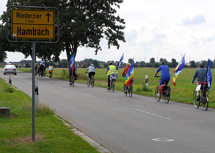 © www.mutbuergerdokus.de: 'FriedensFahrradtour NRW'