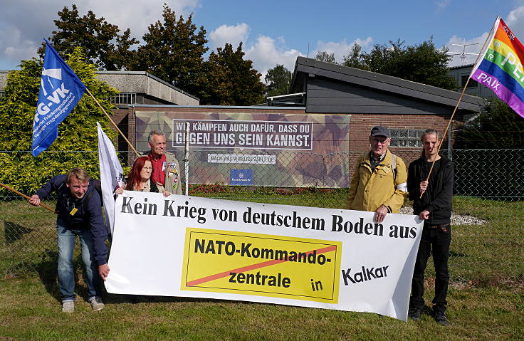 © www.mutbuergerdokus.de: 'Von Kalkar nach Essen - Doppel-Aktion gegen den Krieg'