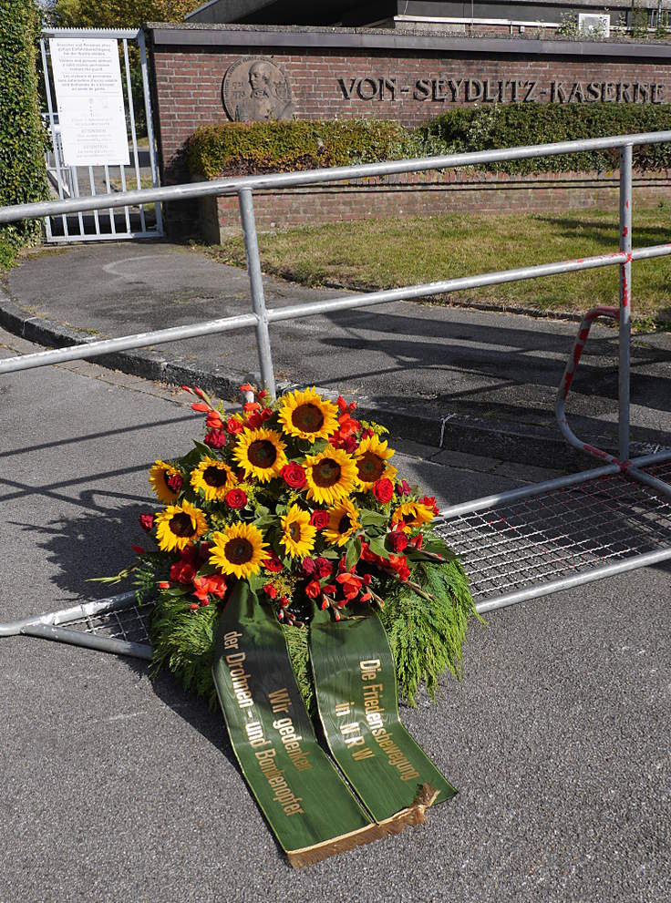 © www.mutbuergerdokus.de: 'Von Kalkar nach Essen - Doppel-Aktion gegen den Krieg'