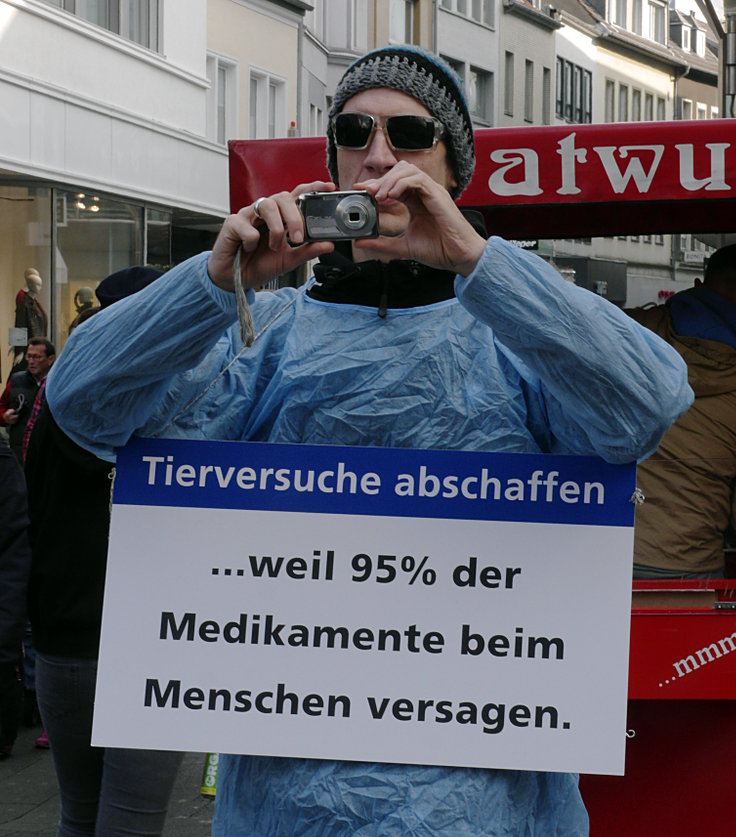 © www.mutbuergerdokus.de: 'Silent Line - Stiller Protest gegen Tierversuche'