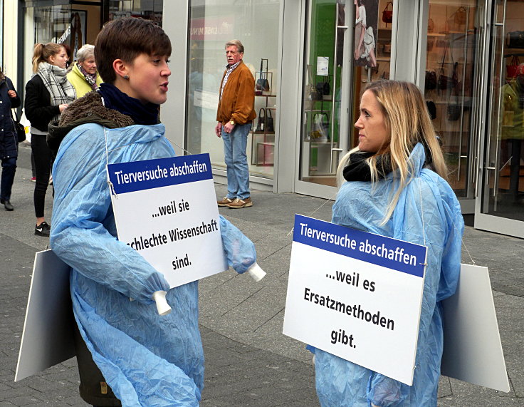 © www.mutbuergerdokus.de: 'Silent Line - Stiller Protest gegen Tierversuche'