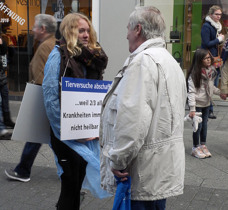 © www.mutbuergerdokus.de: 'Silent Line - Stiller Protest gegen Tierversuche'