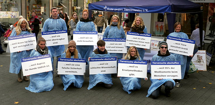 © www.mutbuergerdokus.de: 'Silent Line - Stiller Protest gegen Tierversuche'