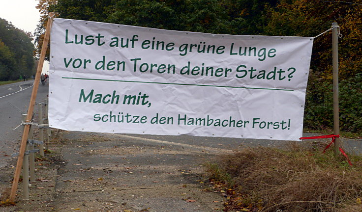 © www.mutbuergerdokus.de: 'Führung Hambacher Forst mit Aktion Rote Linie A4'