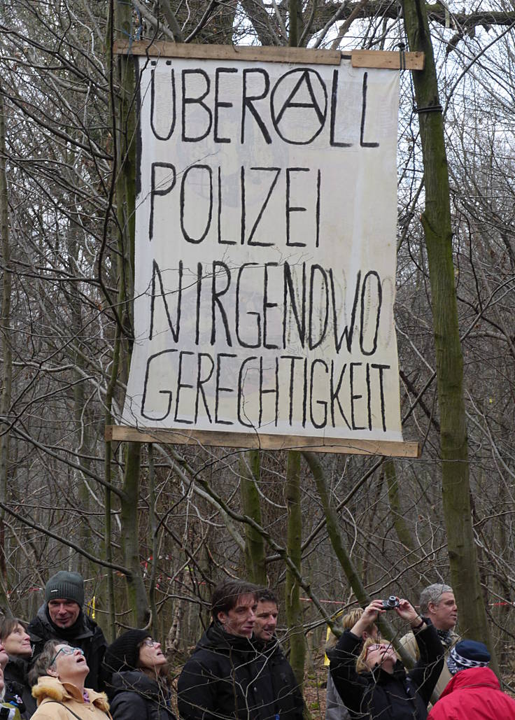 © www.mutbuergerdokus.de: 'Gefahrengebiet? Gefährdetes Gebiet!'