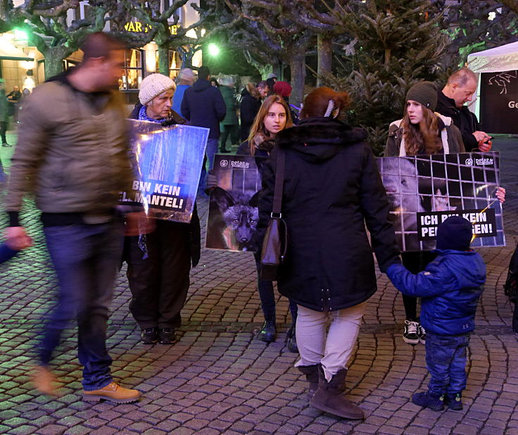 © www.mutbuergerdokus.de: Mahnwache: 'Weil mein Pelz mir gehört'!