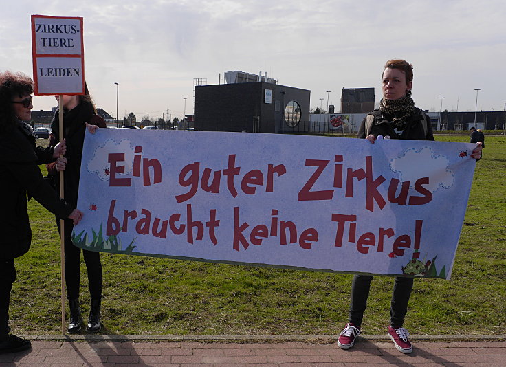 © www.mutbuergerdokus.de: 'Demo gegen Wildtiere im Zirkus'