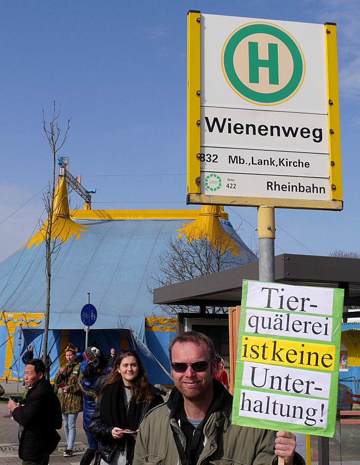 © www.mutbuergerdokus.de: 'Demo gegen Wildtiere im Zirkus'