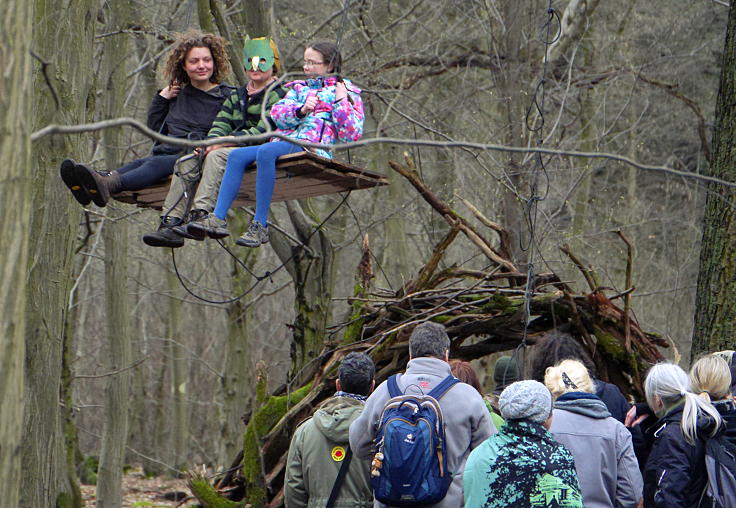 © www.mutbuergerdokus.de: Waldführung durch den Hambacher Forst