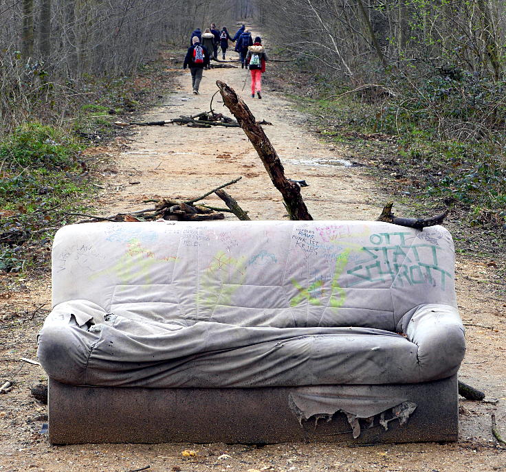 © www.mutbuergerdokus.de: Waldführung durch den Hambacher Forst