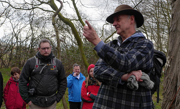 © www.mutbuergerdokus.de: Waldführung durch den Hambacher Forst