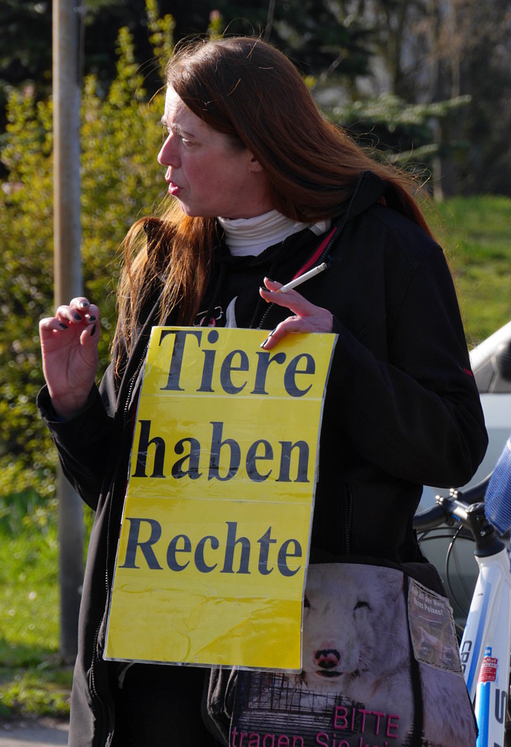 © www.mutbuergerdokus.de: Demonstration vor 'Circus Probst'