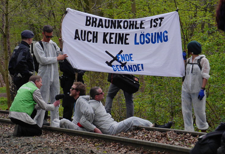 © www.mutbuergerdokus.de: Zugblockade im Kölner Stadtwald