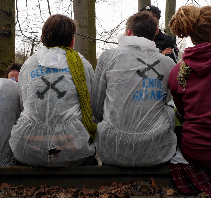 © www.mutbuergerdokus.de: Zugblockade im Kölner Stadtwald