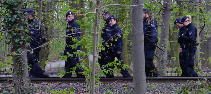 © www.mutbuergerdokus.de: Zugblockade im Kölner Stadtwald