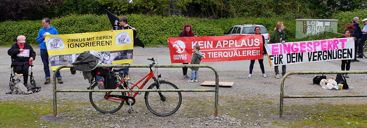 © www.mutbuergerdokus.de: Demonstration vor (Tier)Circus Traber