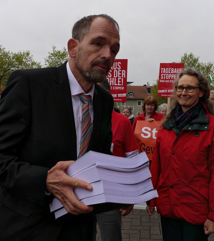 © www.mutbuergerdokus.de: 'Braunkohlentagebaue stoppen - Rote Linien für Garzweiler und Hambach'