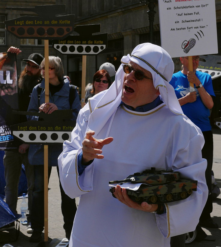 © www.mutbuergerdokus.de: 'Legt den Leo an die Kette - Demo und kreative Aktionen'