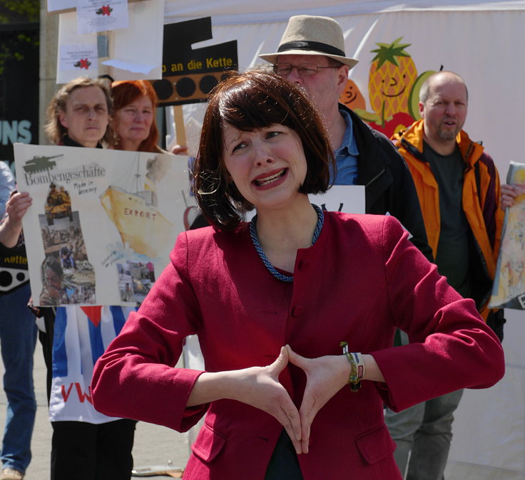 © www.mutbuergerdokus.de: 'Legt den Leo an die Kette - Demo und kreative Aktionen'