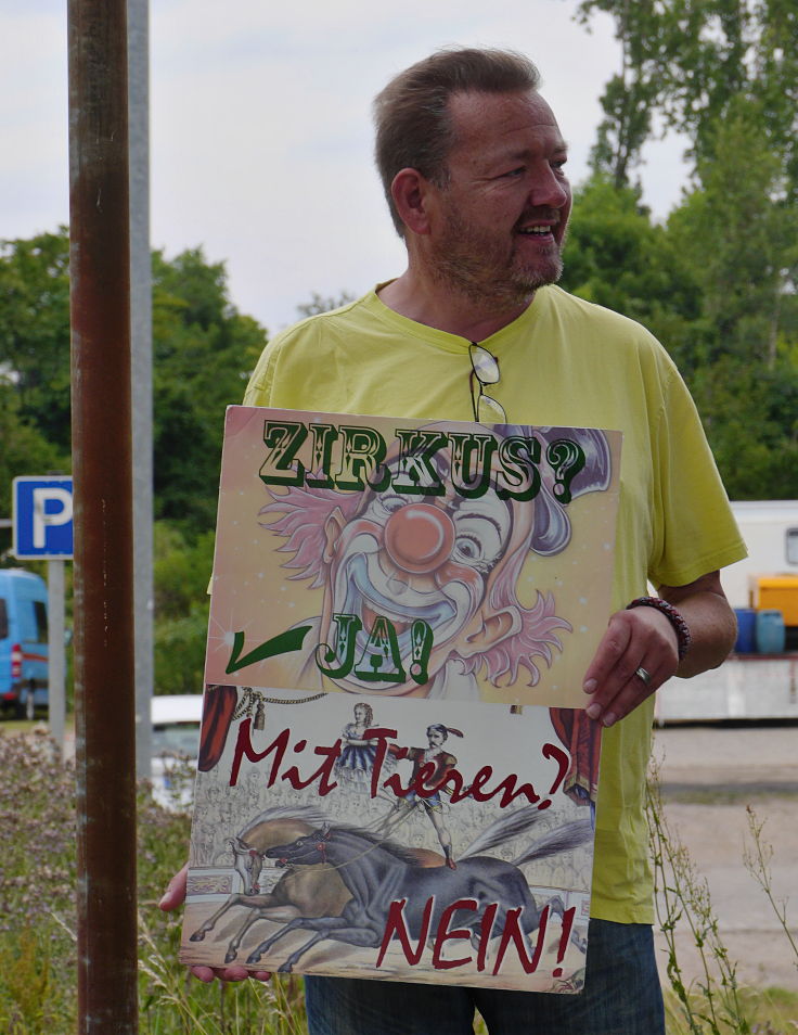© www.mutbuergerdokus.de: 'Demos für tierfreie Circusse'