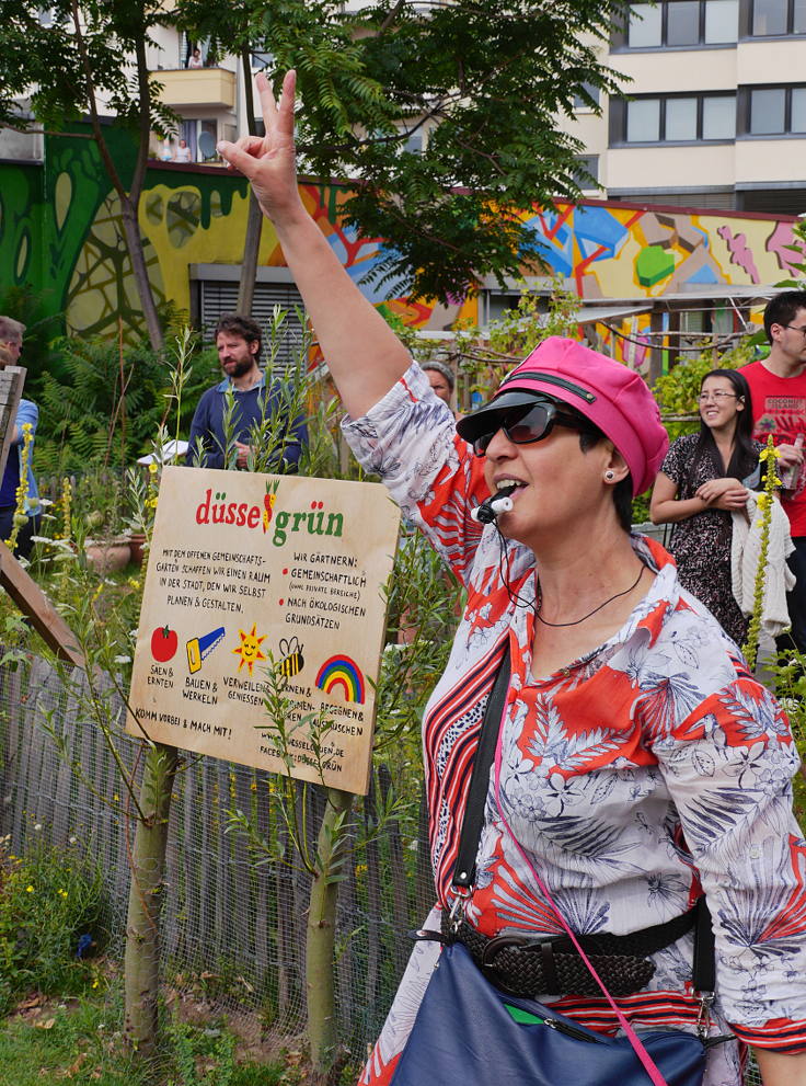 © www.mutbuergerdokus.de: Sommerfest bei 'düsselgrün' - Auftritt von 'Rhythms of Resistance Düsseldorf'