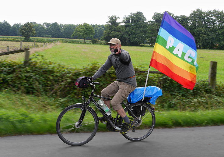 © www.mutbuergerdokus.de: 'FriedensFahrradtour NRW'