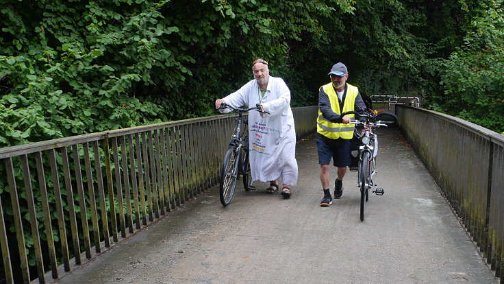 © www.mutbuergerdokus.de: 'FriedensFahrradtour NRW'