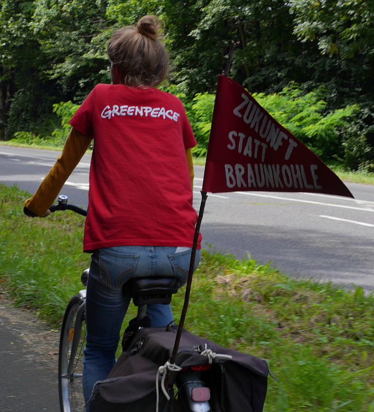 © www.mutbuergerdokus.de: 'Tour en Rouge - Radtour zum Klimacamp'