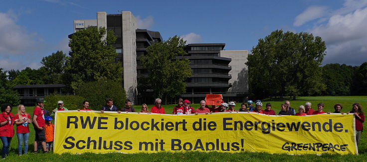 © www.mutbuergerdokus.de: 'Tour en Rouge - Radtour zum Klimacamp'