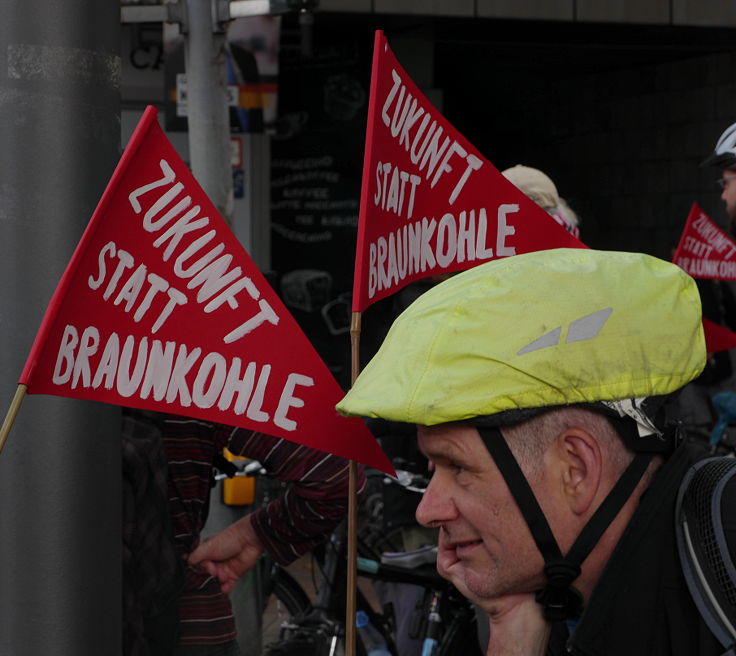 © www.mutbuergerdokus.de: 'Tour en Rouge - Radtour zum Klimacamp'