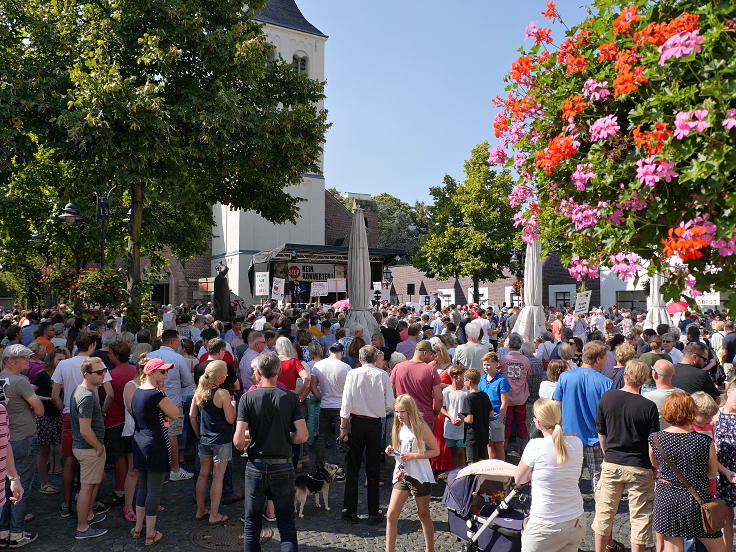 © www.mutbuergerdokus.de: Demonstration gegen den Doppelkonverter