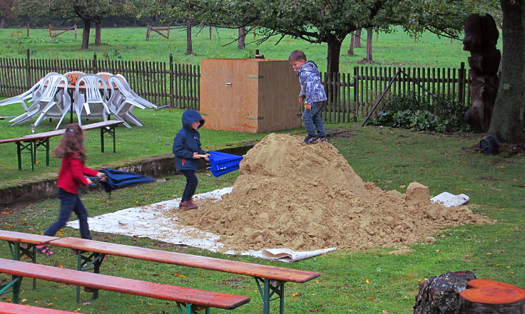 © www.mutbuergerdokus.de: Sommerfest im Heinrich-Böll-Haus Langenbroich: '100 Jahre Böll'