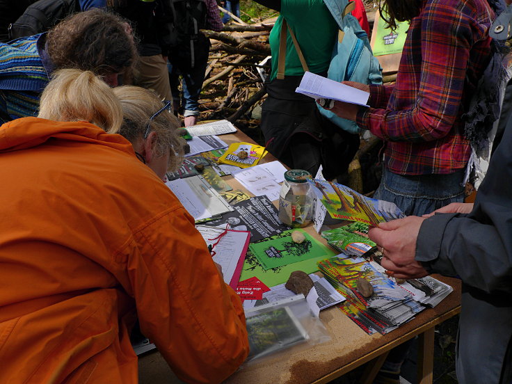 © www.mutbuergerdokus.de: 'Wald statt Kohle' - 4 Jahre Waldführung im Hambacher Forst