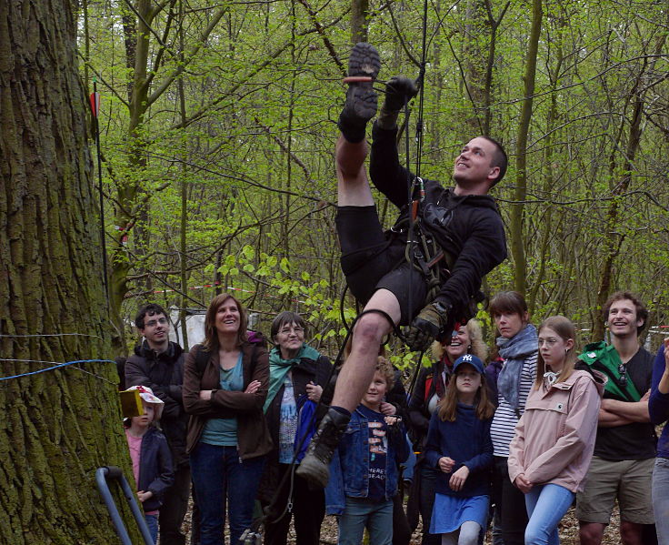 © www.mutbuergerdokus.de: 'Wald statt Kohle' - 4 Jahre Waldführung im Hambacher Forst