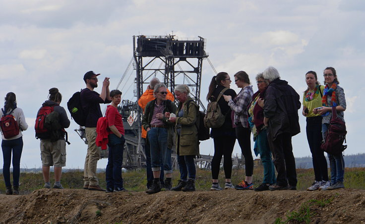 © www.mutbuergerdokus.de: 'Wald statt Kohle' - 4 Jahre Waldführung im Hambacher Forst