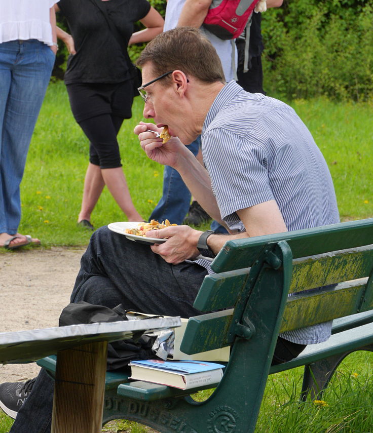 © www.mutbuergerdokus.de: Gartenfest am 'Ökotop' zum 'Tag der Erde'