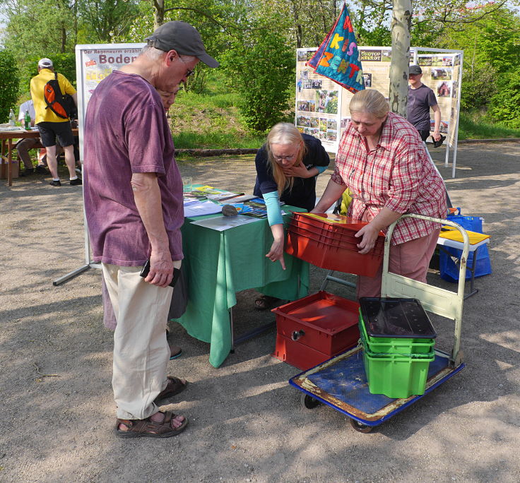 © www.mutbuergerdokus.de: Gartenfest am 'Ökotop' zum 'Tag der Erde'