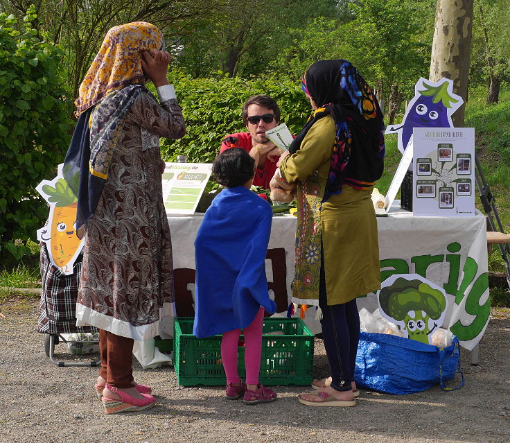 © www.mutbuergerdokus.de: Gartenfest am 'Ökotop' zum 'Tag der Erde'