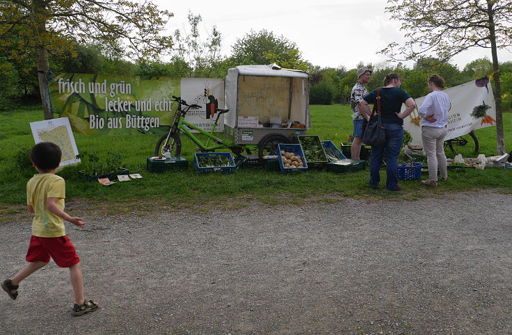 © www.mutbuergerdokus.de: Gartenfest am 'Ökotop' zum 'Tag der Erde'