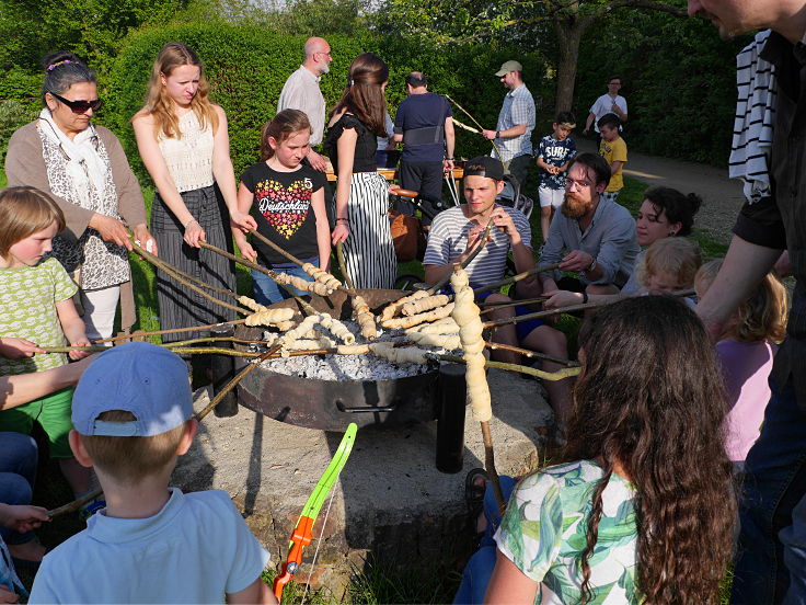 © www.mutbuergerdokus.de: Gartenfest am 'Ökotop' zum 'Tag der Erde'