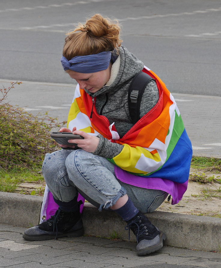 © www.mutbuergerdokus.de: Radtour und '100m Regenbogen Banner Aktion' am Tagebau Hambach