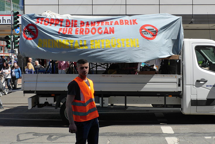 © www.mutbuergerdokus.de: Demonstration: 'Rüstungsexporte Stoppen! Rheinmetall Entwaffnen! Keine Deals mit der Türkei!'